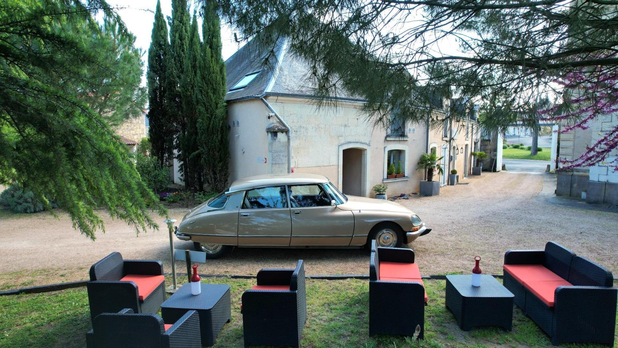 Hotel & Spa Chai De La Paleine Le Puy-Notre-Dame Екстериор снимка